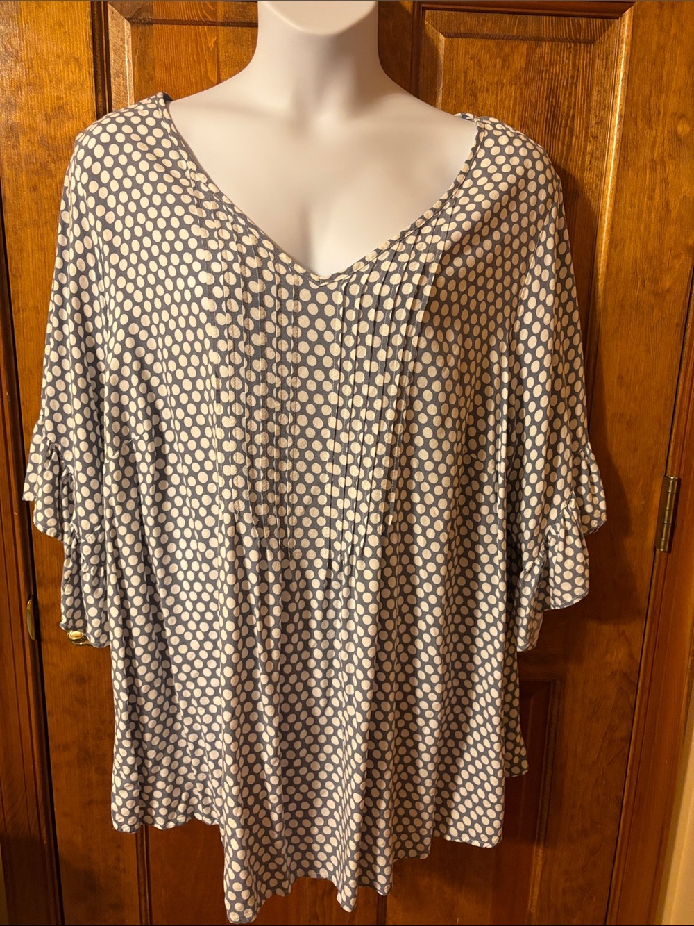 V-Neck Polka Dot Flutter Sleeve Tunic - Gray and White